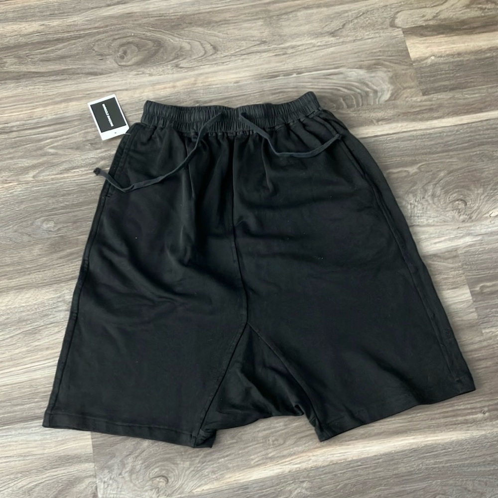 Marigold Shadows Women’s Black Culottes Medium
Big Pockets